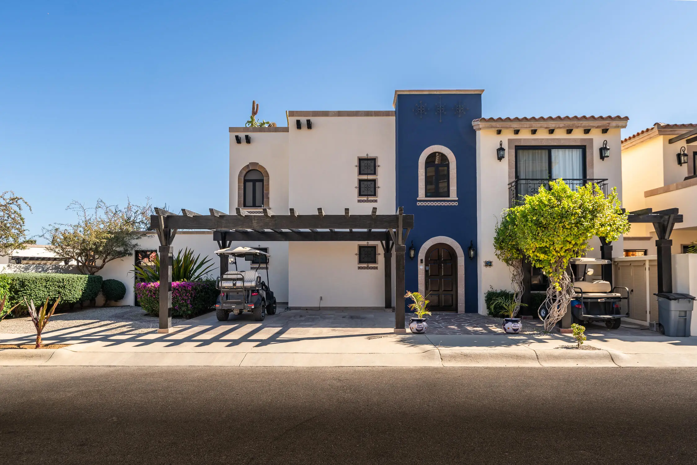 Estate Compounds in Chileno Bay 